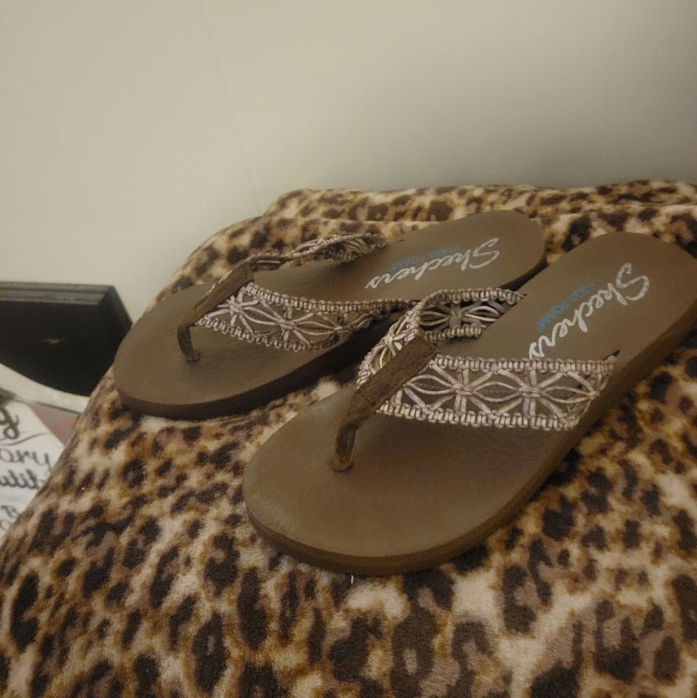 Skechers flip flops